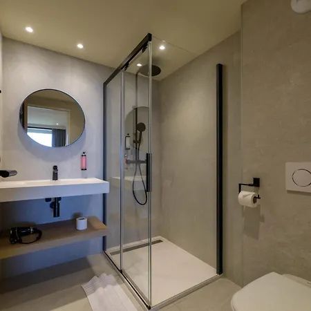Le Belvedere Hotel *